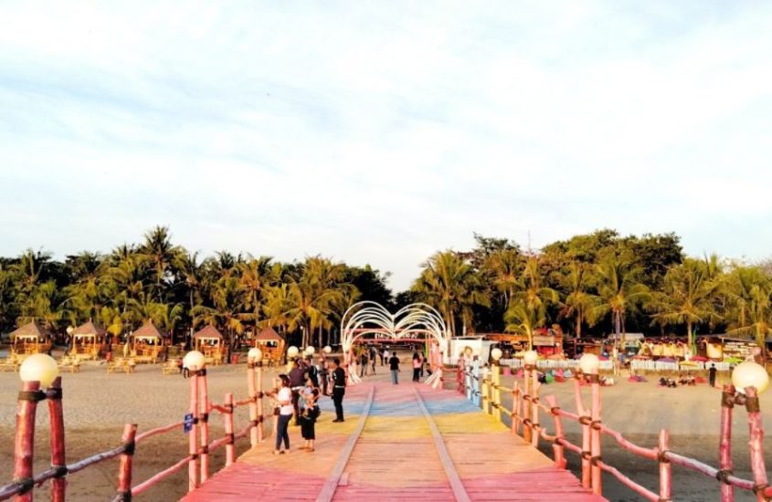 Indahnya Pantai Akkarena di Makassar, Simak Informasi Berikut Ini!