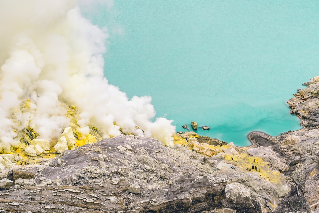 Kawah Ijen Lokasi, Harga Tiket Masuk, dan Daya Tarik Yang Ditawarkan