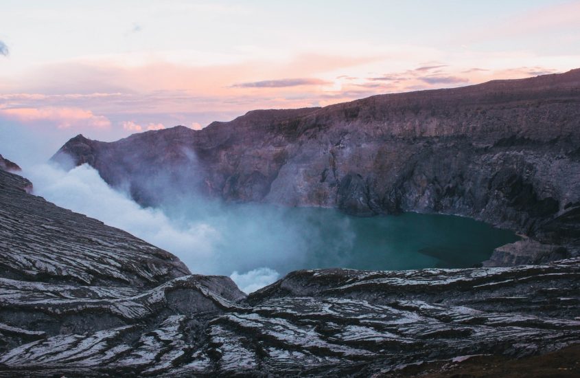 15 Tempat Wisata di Jawa Timur yang Wajib Dikunjungi Beserta HTMnya