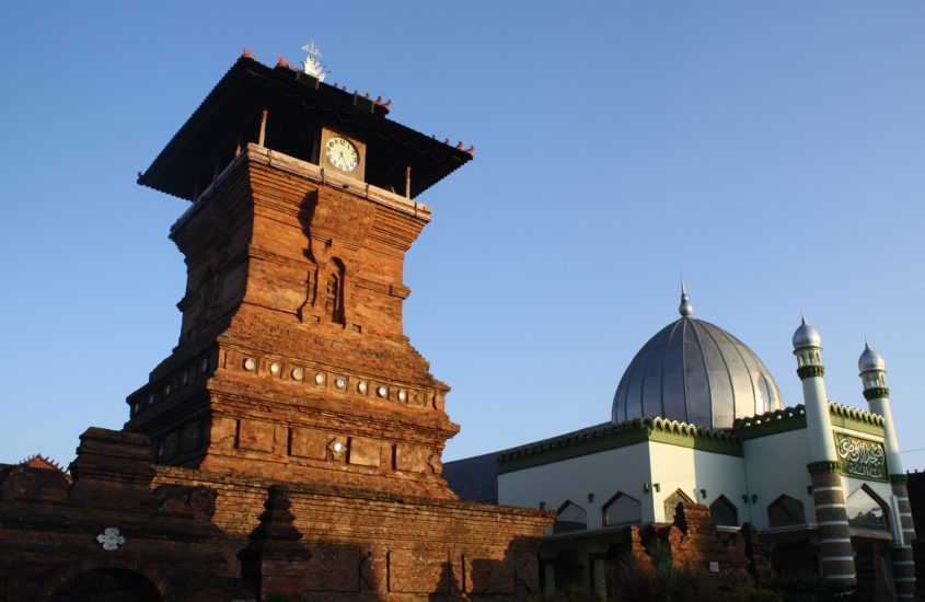 Simak Review Wisata Religi Masjid Kudus Ini!