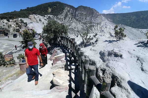 Gunung Tangkuban Parahu: Lokasi, HTM Hingga Daya Tarik Yang Dimiliki