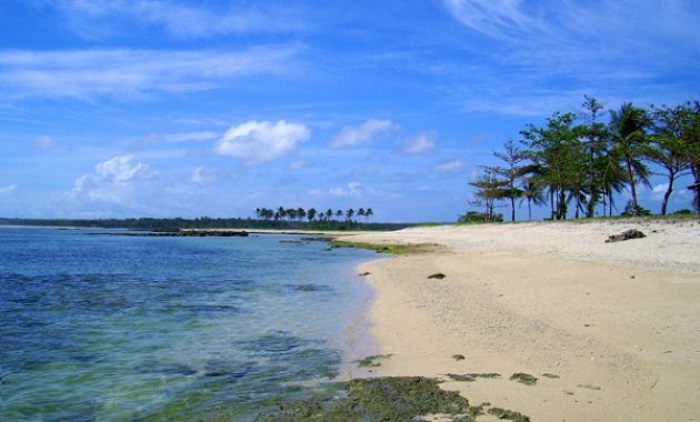 Pantai Ujung Genteng Sukabumi, Pasir Putih Yang Berpadu Dengan Laut Jernih