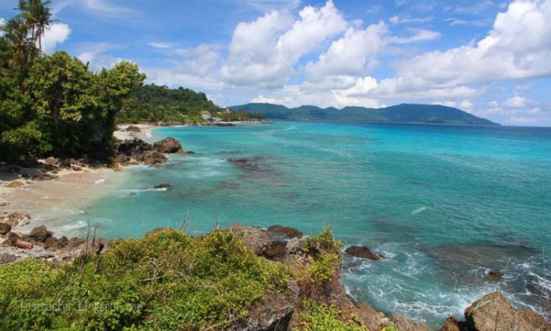 Pantai Carolina Padang: Destinasi Wisata Seru untuk Liburan Keluarga