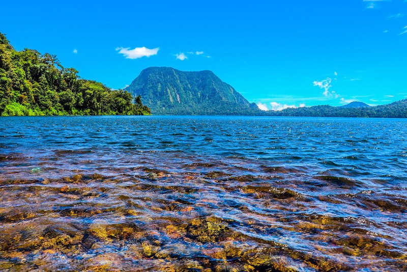 Danau Gunung Tujuh: Wisata Air di Tengah Hutan Bukit Barisan