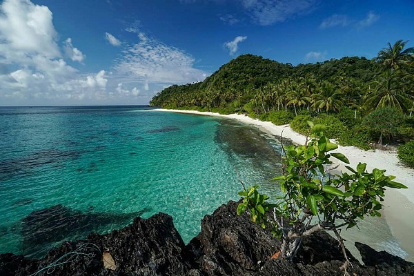 Pulau Senoa, Pemandangan Alam Bahari yang Menawan