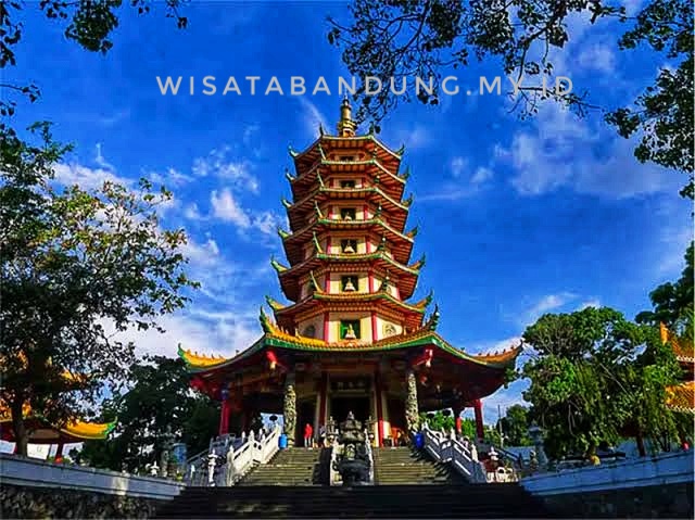 Pesona Pagoda Semarang di Area Komplek Vihara Buddhagaya